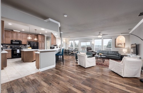 Victor House | Vineyard Vista Retreat | Close to Wineries, Lakes, & More! Sleeps 6, Hot Tub