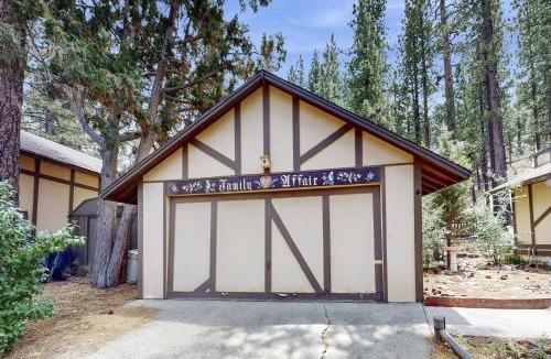 Woodlands House | Vintage Chalet