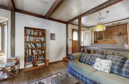 Woodlands House | Vintage Chalet