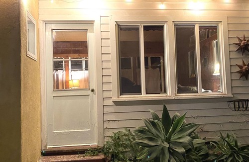 Altadena House | Vintage home near Rose Bowl & JPL/NASA. So many trails great for active folks