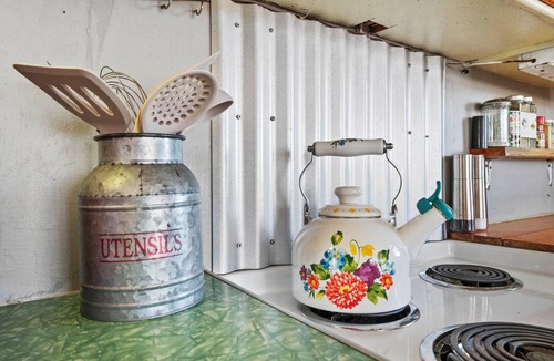 Wonder Valley Cabin | Vintage Joshua Tree Park Gem! Old Dale Ranch Retreat on private 5 acres.