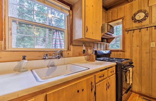 Arrowhead Villas Cabin | Vintage 'Snow White' Cottage ~ 2 Miles to Village!