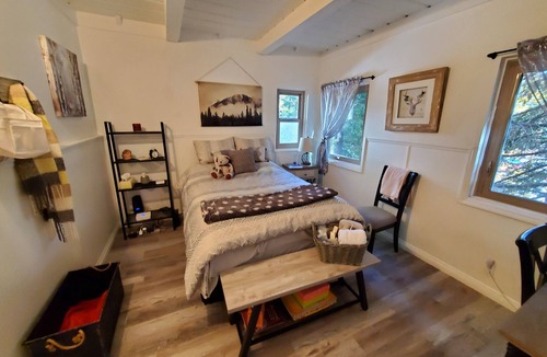 Cedar Glen Cabin | Visit Whimsy Hollow in Lake Arrowhead! Lake access and minutes to the Village.