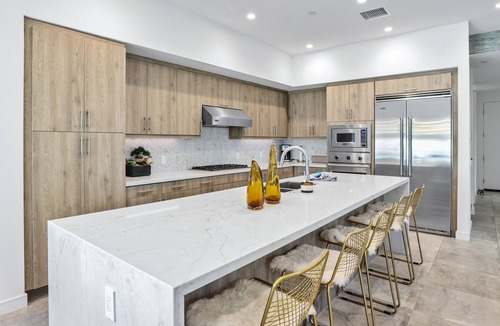 Historic Tennis Club Condo | Vista Montaña - Beautiful downtown townhome!
