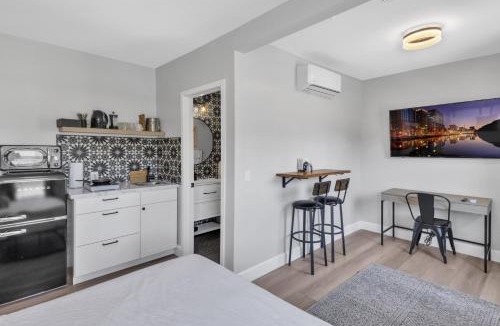 Vista Apartment | Vista Vacation Downtown Walkable Modern Escape
