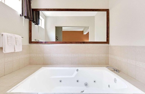 Southwood Riviera Hotel | Vivo Flex Living Torrance