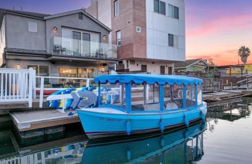 Sunset Beach House | Voted Airbnb Most Loved Home 2024 Duffy Boat