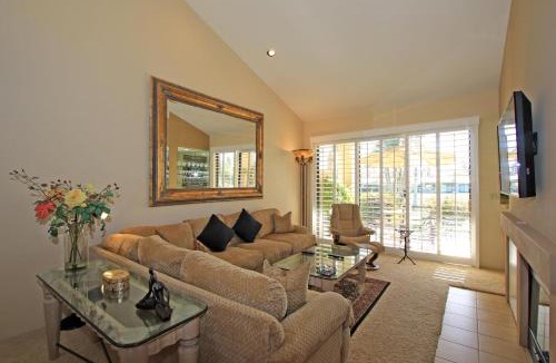 Palm Desert House | VY559 - Violet Circle