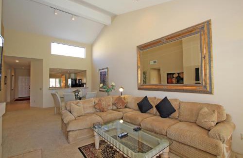 Palm Desert House | VY559 - Violet Circle