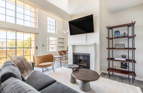 Beverly Grove Apartment | W Hollywood 2BR nr shops Beverly Center LAX-431