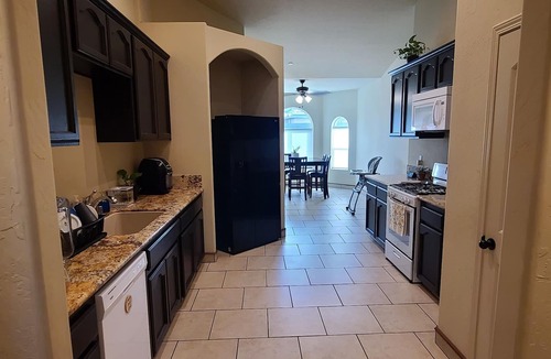 Porterville Villa | W Vine Villa (5B/3B/CustomBuiltHome)