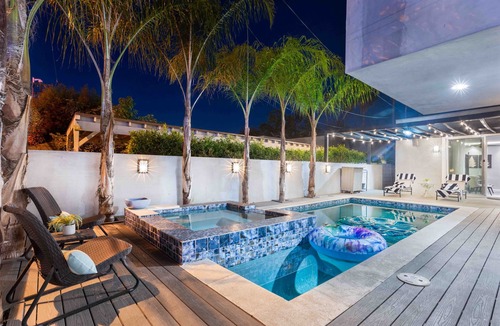 Greater Wilshire - Hancock Park House | Walefield by AvantStay | Mid-Wilshire Home + Pool