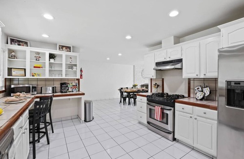 Southwest Anaheim House | Walk 1/4 mile~20min Disny&Conv~Pool~Firepit~GameRm