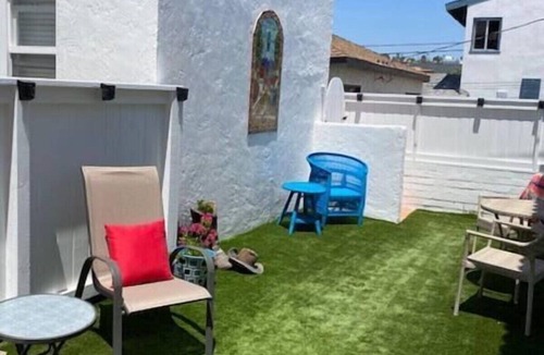 The Strand Apartment | Walk 2 beach, A/c, W/d, Work Desk, Renovated