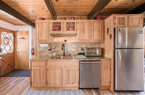 Big Bear Lake Ski Chalet | Walk 2 Bear Mtn! Indoor Spa, Pool Table, Arcades