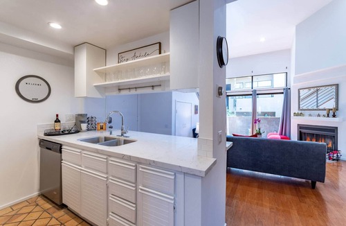 Hollywood House | Walk 2 Hollywood Bowl Modern Loft Indoor Parking