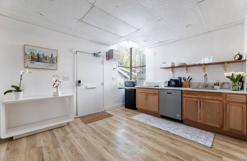 Pasadena House | Walk distance to convention center and Caltech center Pasadena private parking