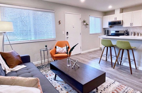 Walnut Creek Apartment | Walk Downtown Work Here + Desk + Fast WiFi King Bed Remodeled Kitchen
