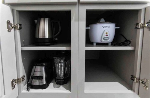 Glendale Apartment | Walk to Americana | King Bed | High Speed WiFi