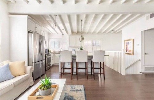 El Porto Apartment | Walk to beach from the newly renovated home
