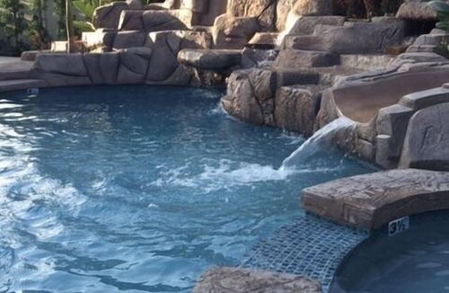 Hermosa Village House | WALK TO DISNEY! SALT POOL W/25 FOOT SLIDE & SPA-Fully Remodeled & Themed