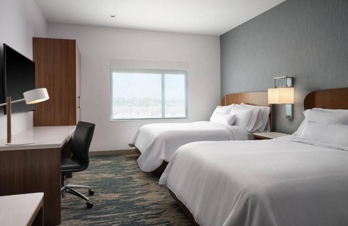 Anaheim Resort Hotel | Walk to Disney - Stylish Suites with Pool, Free Wi-Fi and Breakfast | 4 Units