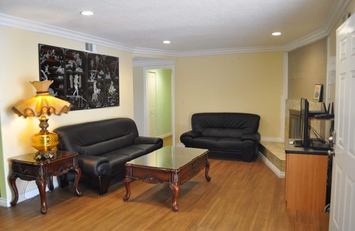 Southwest Anaheim House | Walk To Disneyland! 4 Bedrooms and 3 Bathrooms.