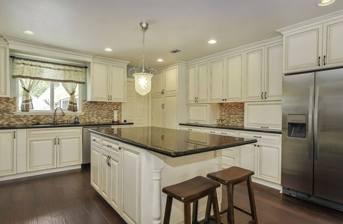Hermosa Village House | Walk to Disneyland& Convention Center 1 or 1.4 miles