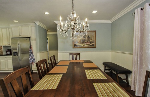 Hermosa Village House | Walk to Disneyland& Convention Center 1 or 1.4 miles
