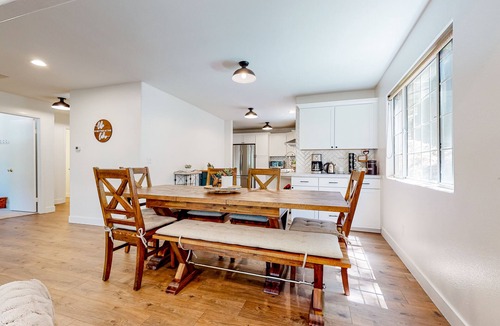Crestline House | Walk to lake | BBQ Grill | Fire pit| Shuffleboard