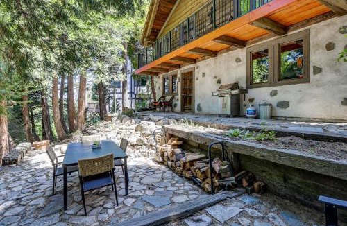 Crestline House | Walk to Lake Gregory Family Retreat with Patio!