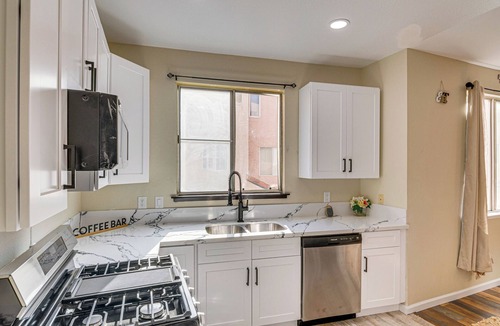 Sylmar House | Walk to Olive View Medical: Home w/Pool Access!