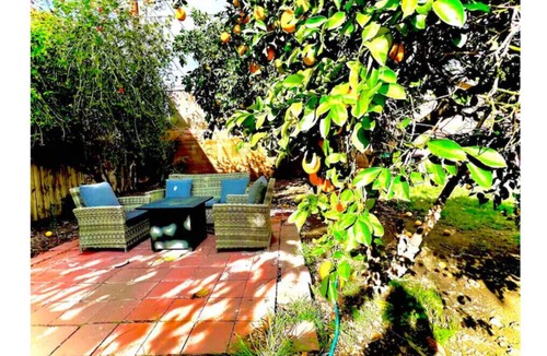 Glendale House | Walk To the Americana! Short Drive Universal,Hollywood, Beverly ect