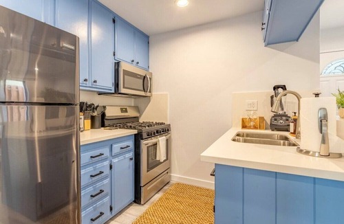 El Segundo Apartment | Walk to the Beach Manhattan Beach Parking