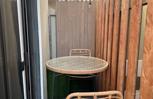 El Segundo Apartment | Walk to the Beach Manhattan Beach Parking