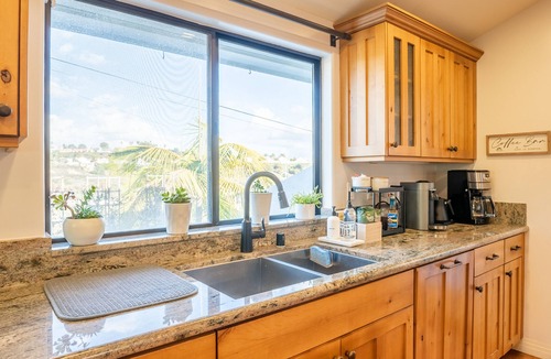 Cardiff-by-the-Sea House | Walk to the Beach/Rooftop Deck with Views/7 beds- 2 Kings/A/C