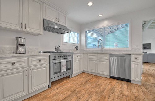 Peninsula House | Walk to the Beach! Spacious home with 2 car garage