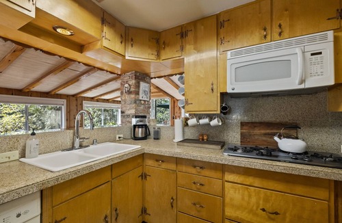 Twain Harte Cabin | Walk to town, Lake access, Pet Friendly, King bed, Patio mountain views