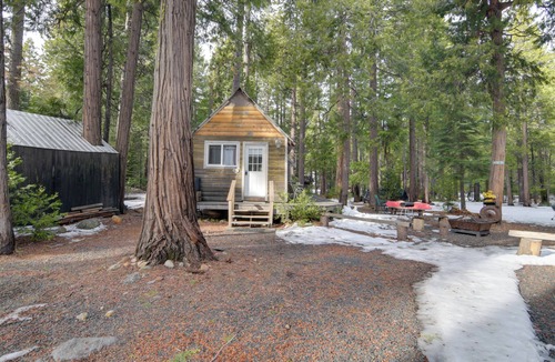 Butte Meadows Apartment | Walk to Trails & Butte Creek: Cozy Retreat w/Deck