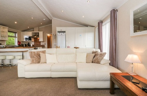 Tewitfield Cottage | WALKERS REST, pet friendly, with a garden in Carnforth