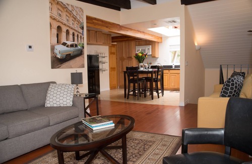 North of Montana Apartment | WALKING DISTANCE FROM FIVE STAR RESTURANTS!