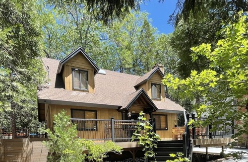 Cedar Glen Cabin | Walking distance to the lake & village. Hot tub