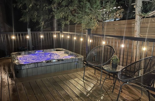 Cedar Glen Cabin | Walking distance to the lake & village. Hot tub