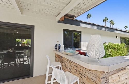 Araby House | Walking On Sunshine - Beautiful Palm Springs Retreat