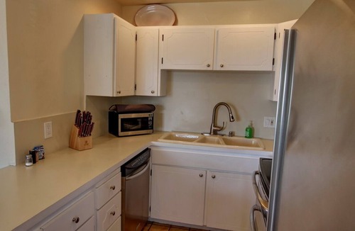 East Village Condo | Walkscore is 98 from this 2 bed/2 bath condo in downtown Long Beach.
