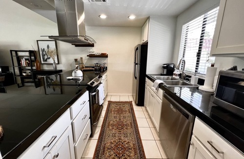 Palm Desert Condo | Want an amazing view on the 18th green next to the clubhouse? Look no further!