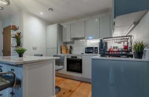 Bristol Floating Harbour Apartment | Wapping Wharf Flat With Balcony