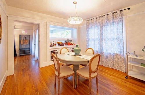 Fresno House | Warm 3-Bedroom Bungalow in Historic Tower District