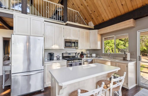 Kelseyville Cottage | Warm and Cozy Mountain and Lake View Haven by RedAwning