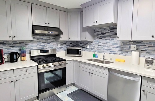 Midway City House | Warm & Comfy home near beach and Disney